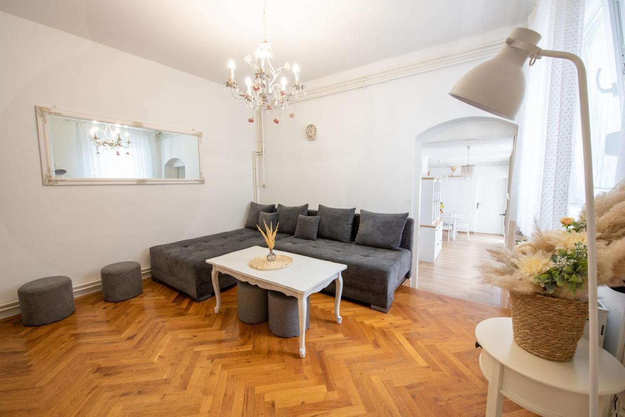 Goodlife Holiday House - Family & Friends Pozega Exteriér fotografie